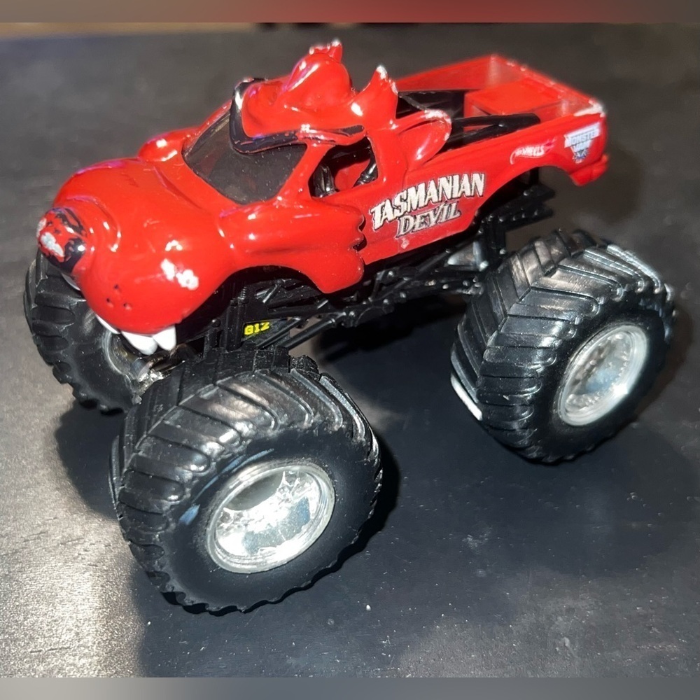 Hot Wheels Monster Jam 1:64 Tasmanian Devil  Warner Bros. Entertainment